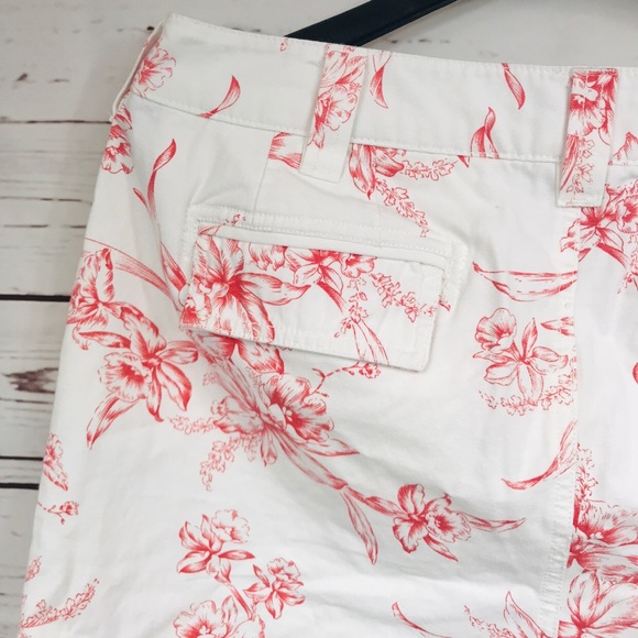 White and Pink Floral Bermuda Shorts Size 12 EUC - Picture 5 of 6